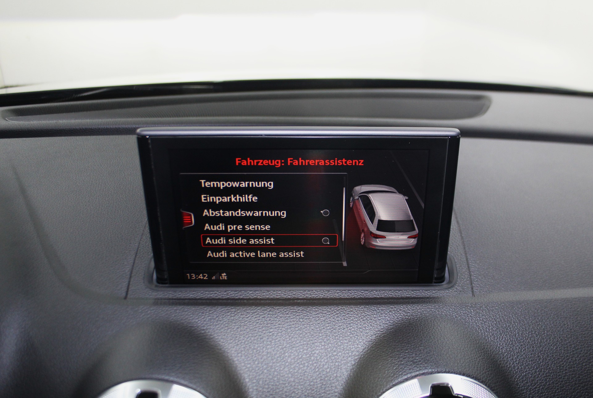 AUDI S3 Sportback 2.0 TFSI quattro S-tronic Optikpaket schwarz / CH-Fahrzeug-image-26