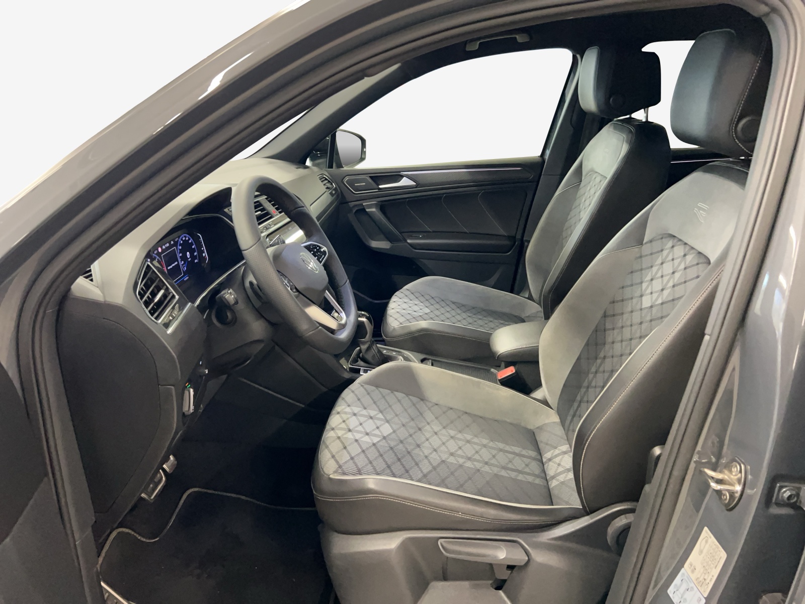 VW Tiguan 2.0 TDI SCR R-Line 4Motion DSG-image-7