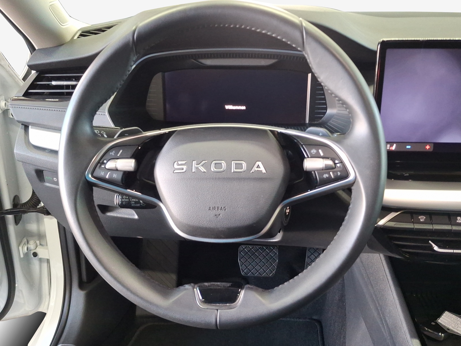 SKODA Octavia Combi 1.5 TSI mHEV DSG Dynamic-image-9