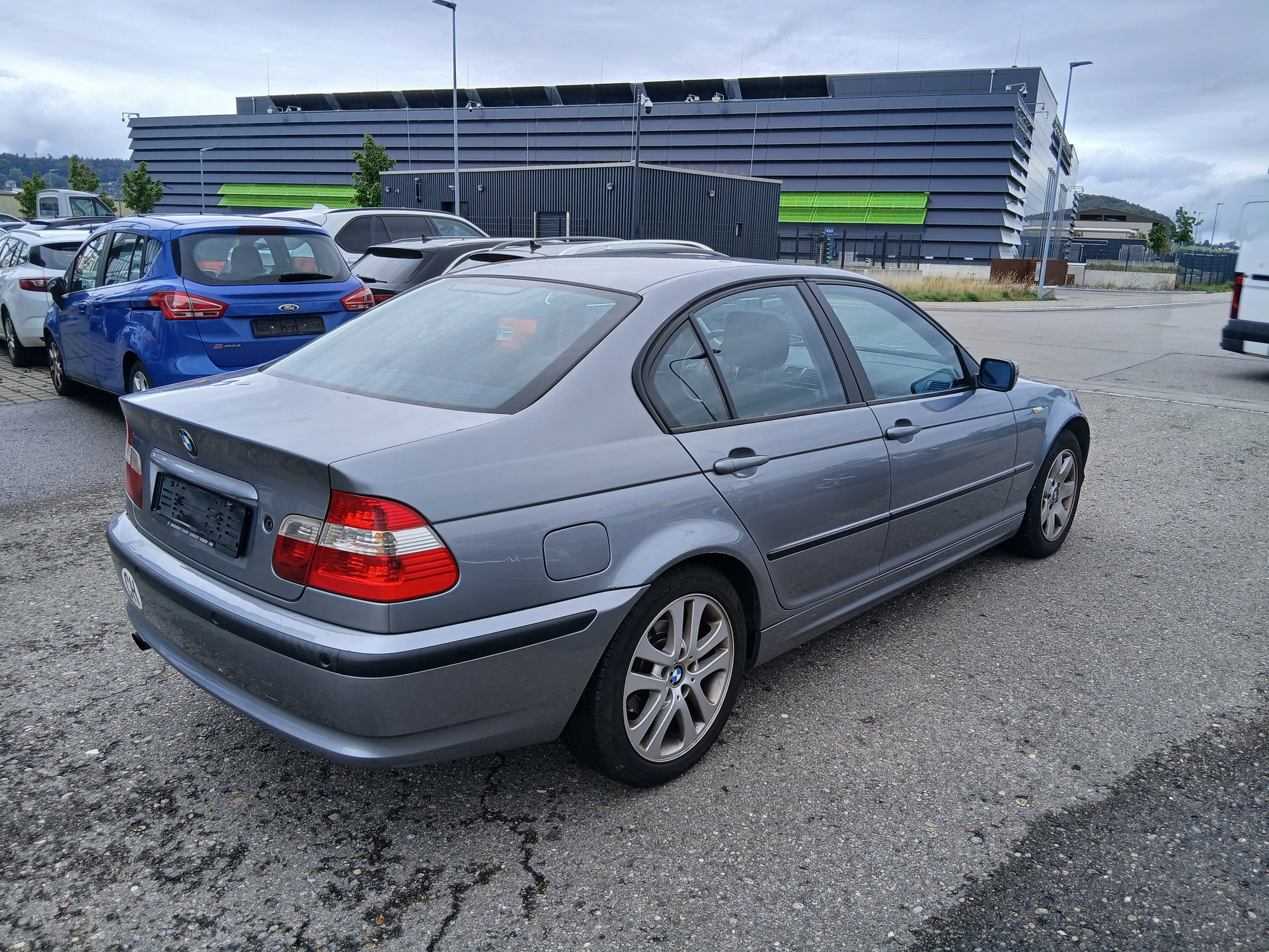 BMW 318i-image-3