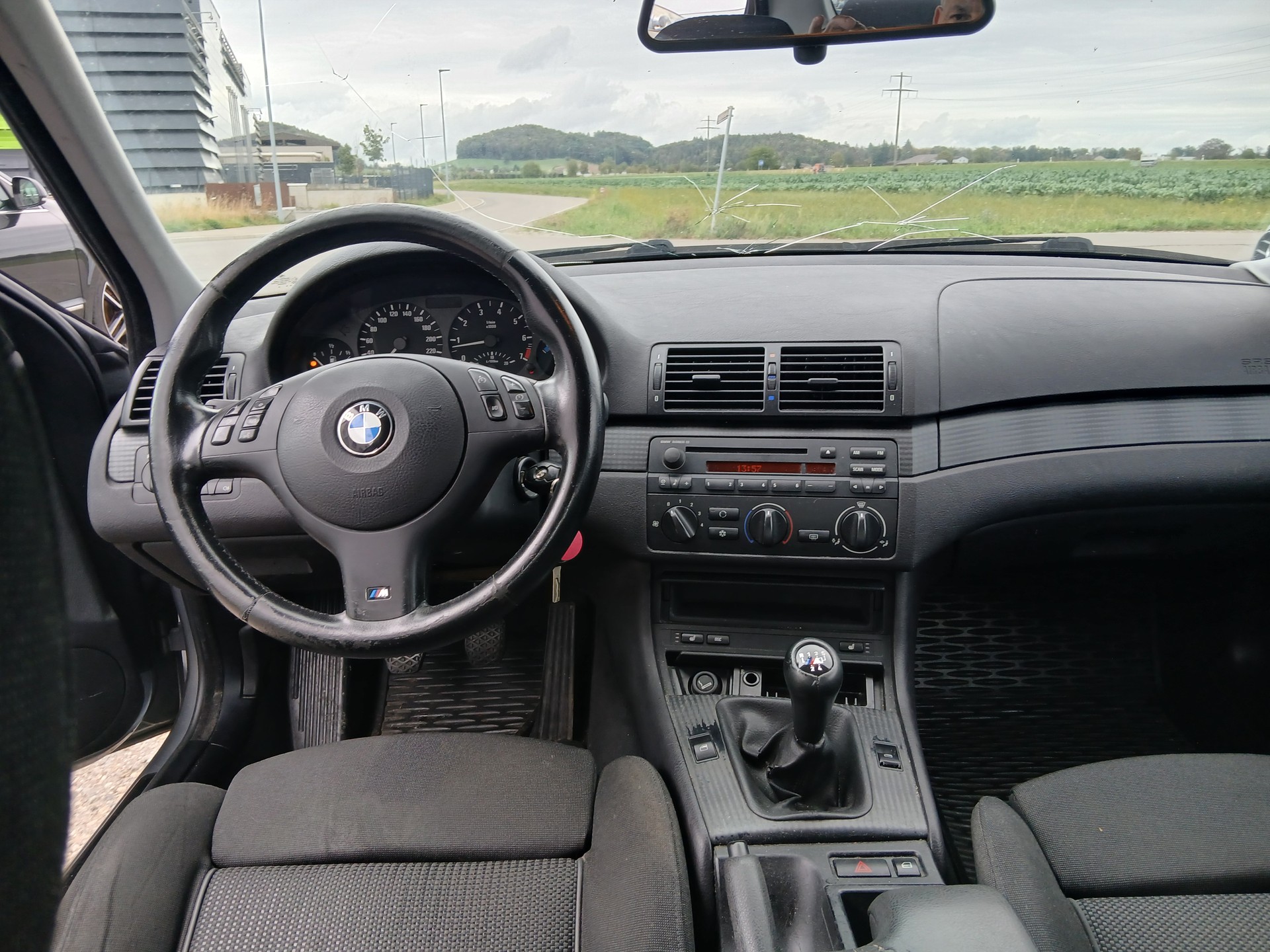 BMW 318i-image-8