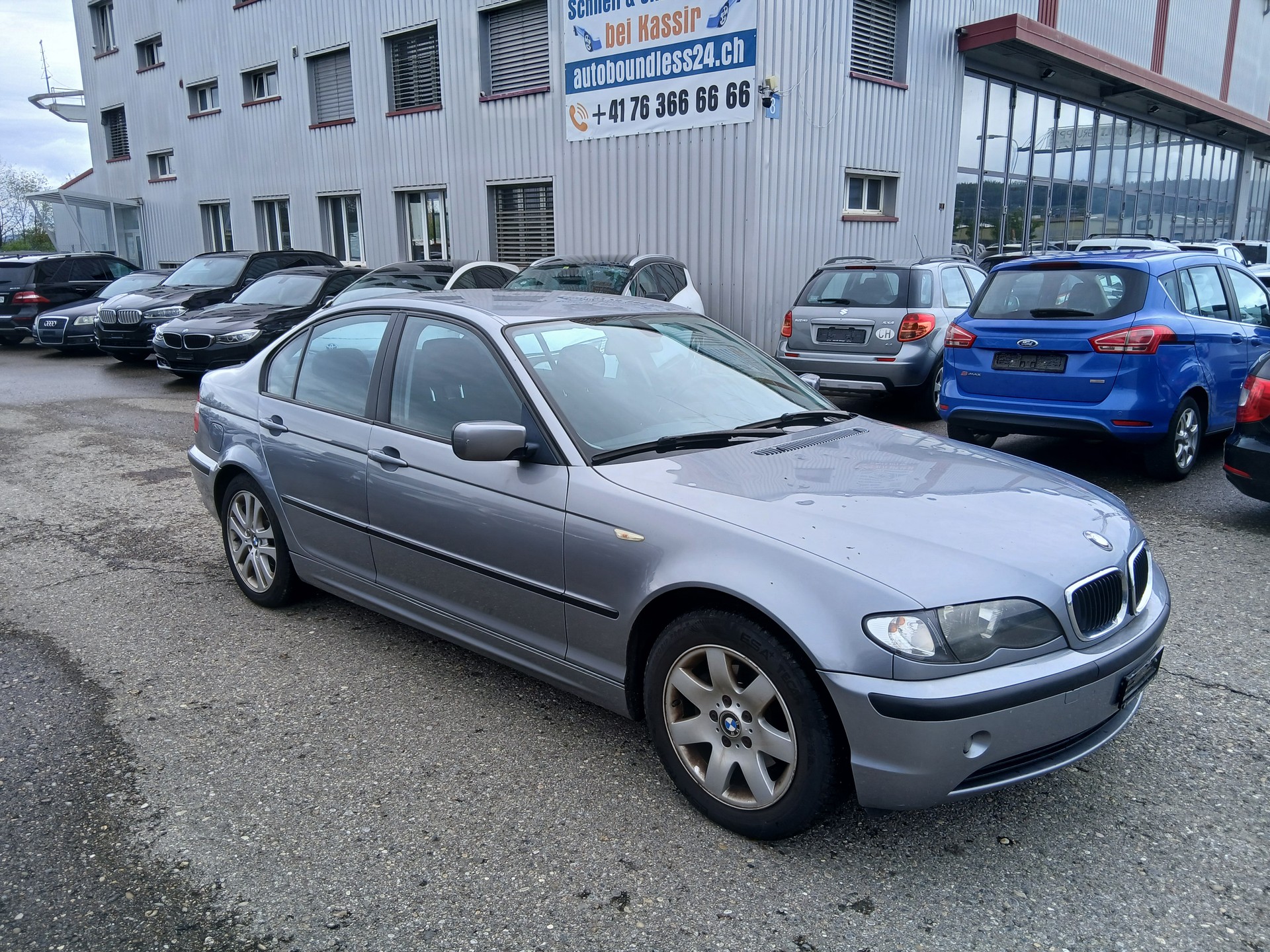BMW 318i-image-2