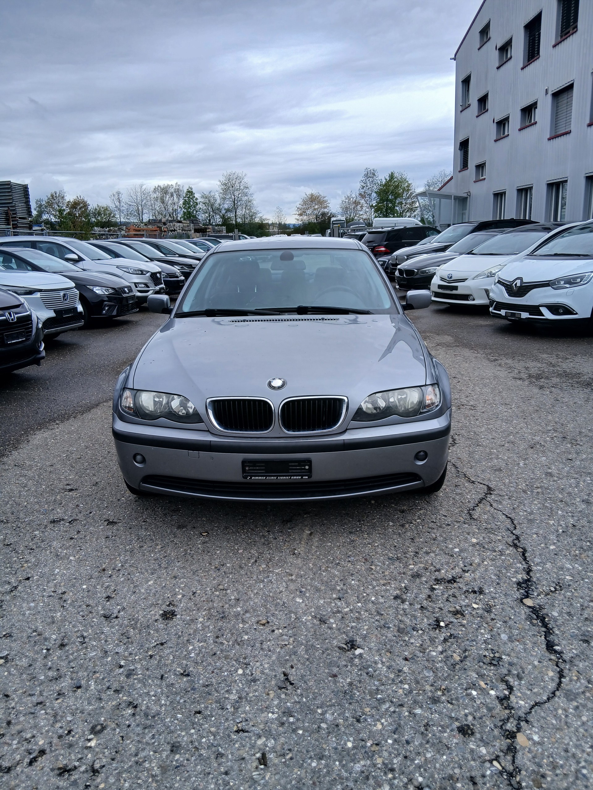 BMW 318i-image-0