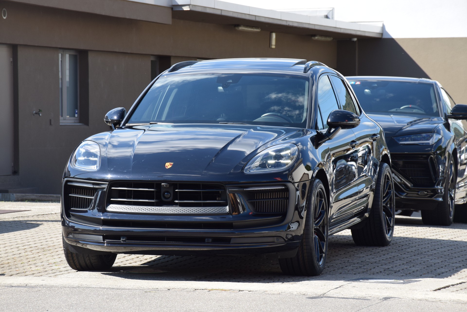 PORSCHE Macan GTS PDK-image-2
