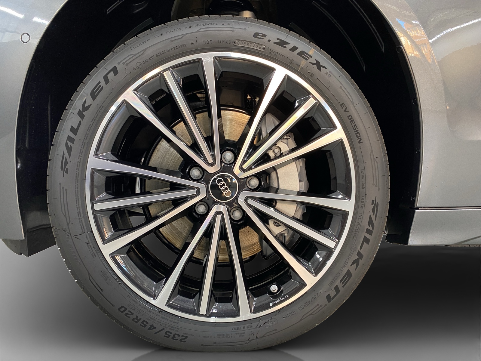 AUDI A6 Avant e-tron quattro-image-15