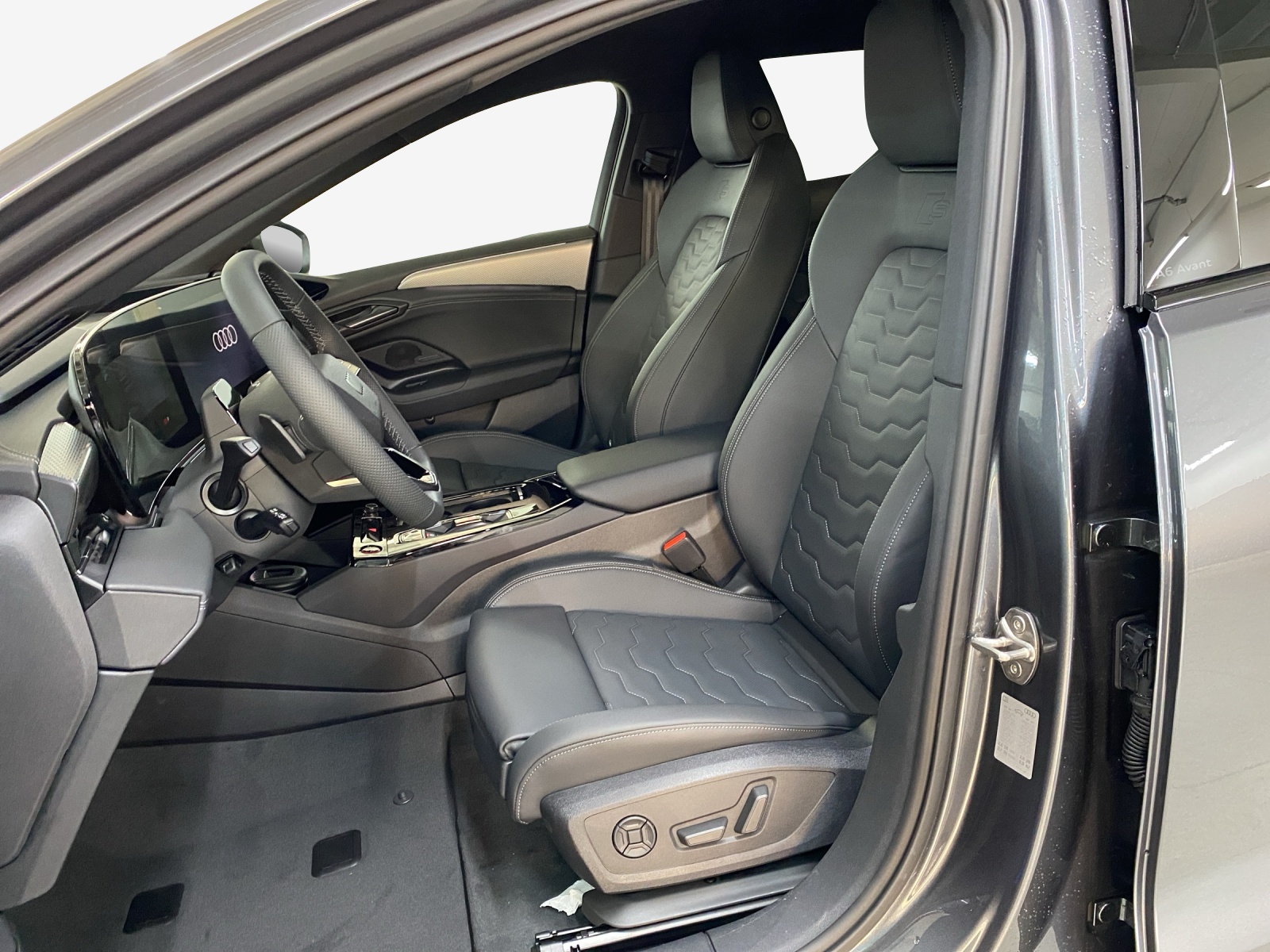 AUDI A6 Avant e-tron quattro-image-7