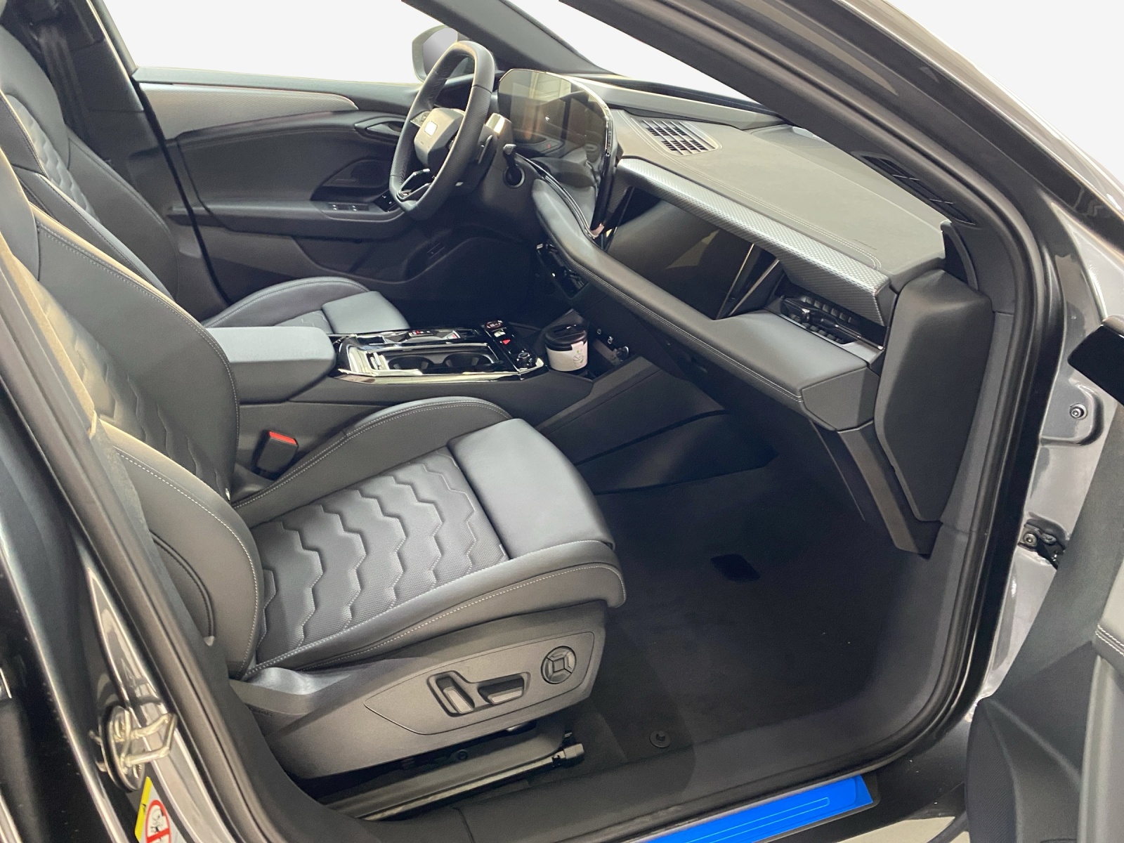 AUDI A6 Avant e-tron quattro-image-13