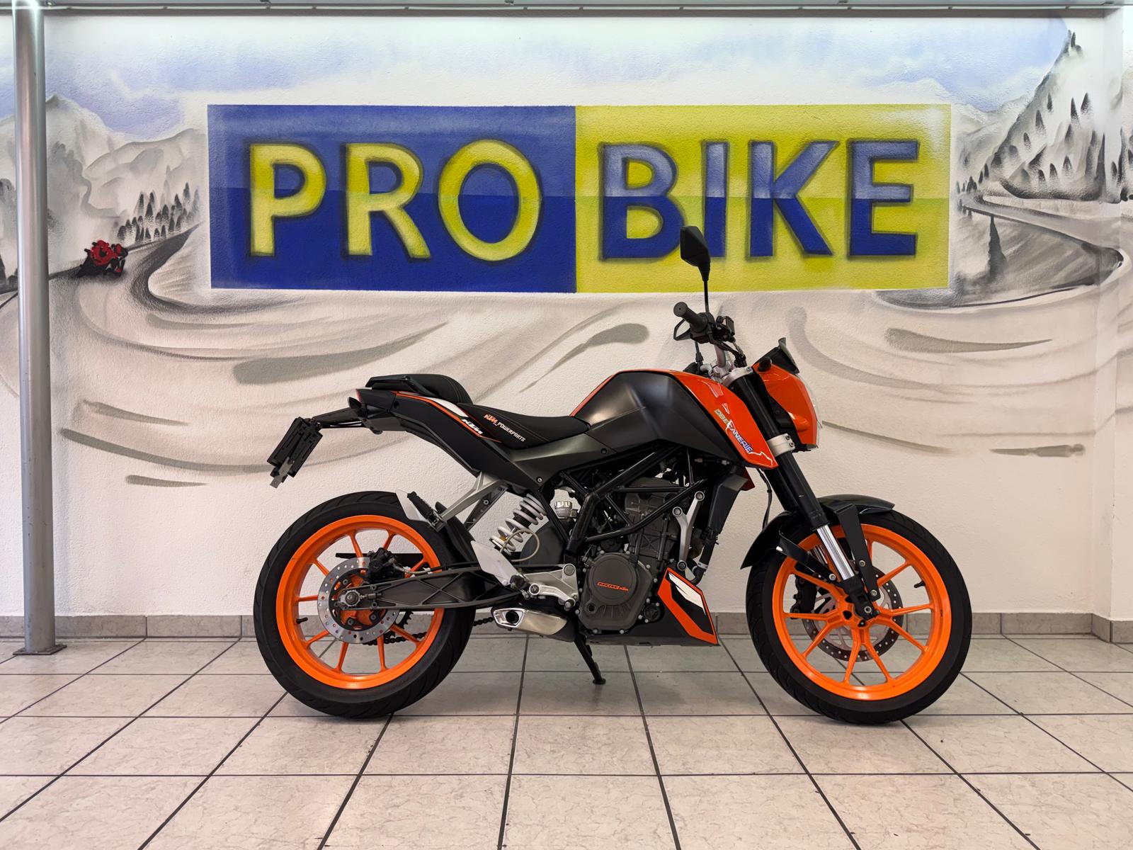 KTM 125 Duke-showroom-element-1