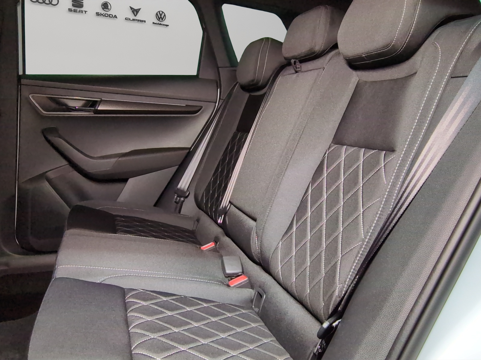 SKODA Karoq 2.0 TDI CR Sport Line 4x4 DSG-image-8