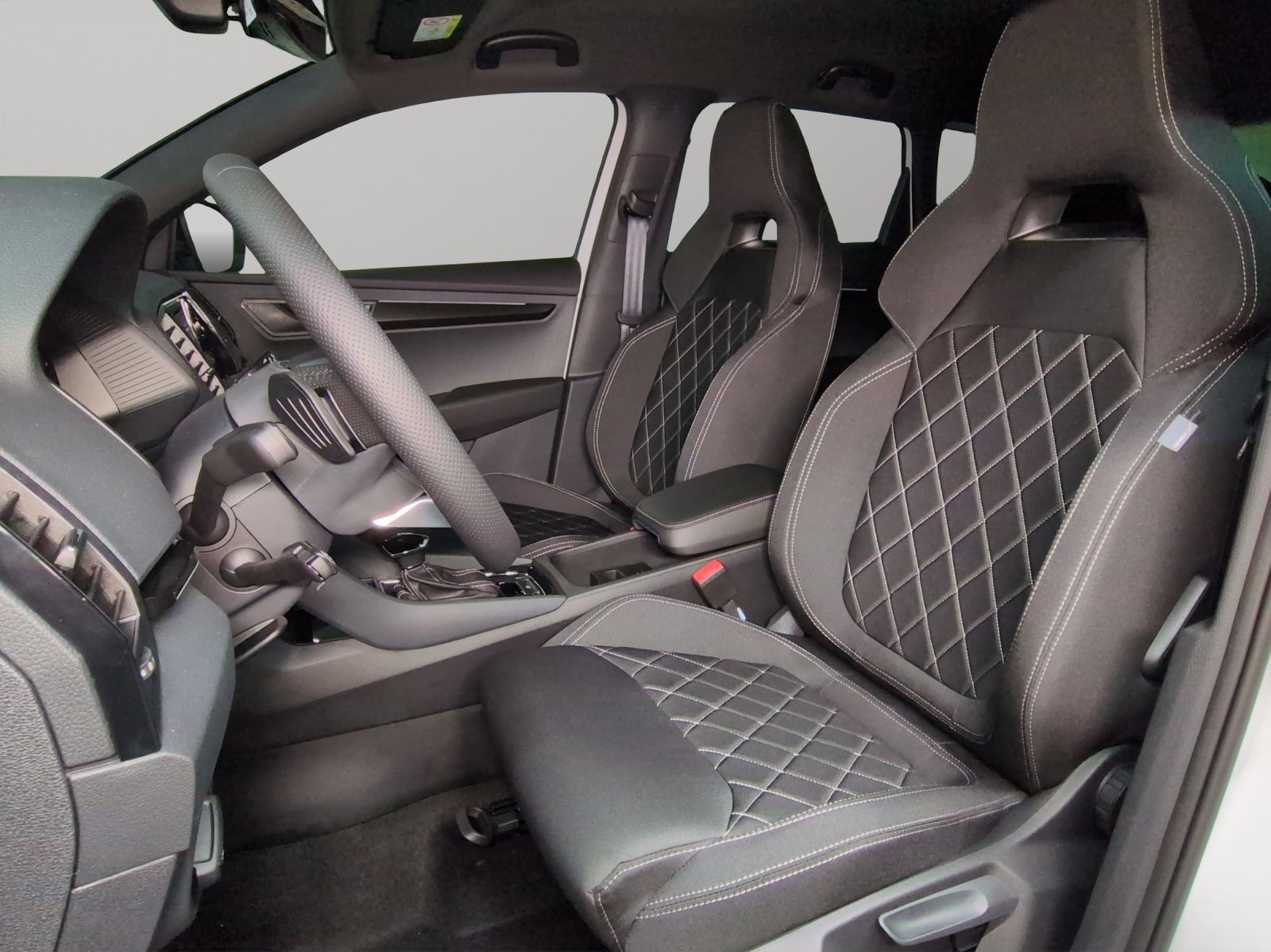 SKODA Karoq 2.0 TDI CR Sport Line 4x4 DSG-image-5