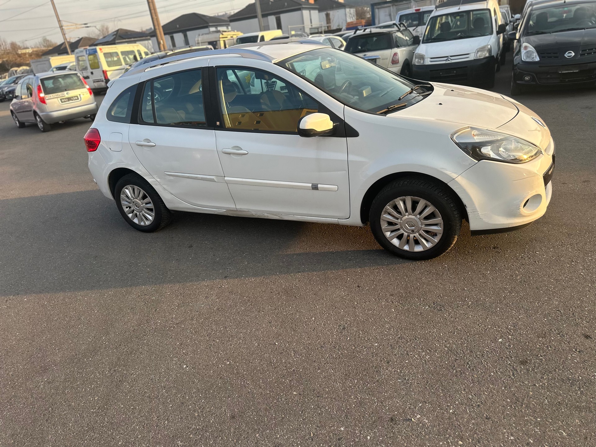 RENAULT Clio Grandtour 1.2 16V Turbo 20th Edition-image-0