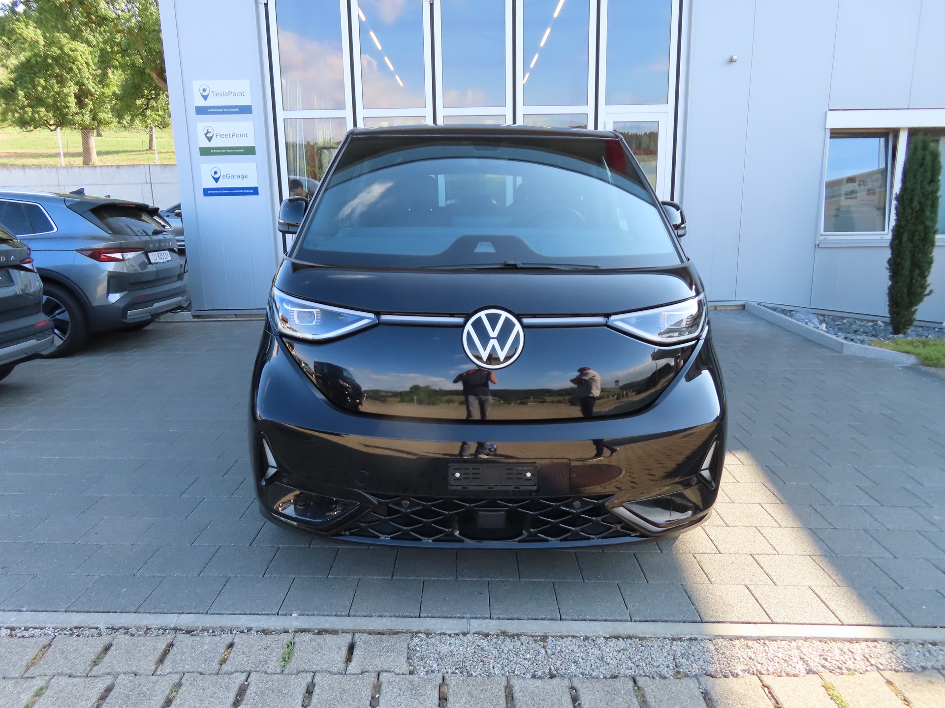 VW ID.Buzz LWB GTX 4 Motion-image-1