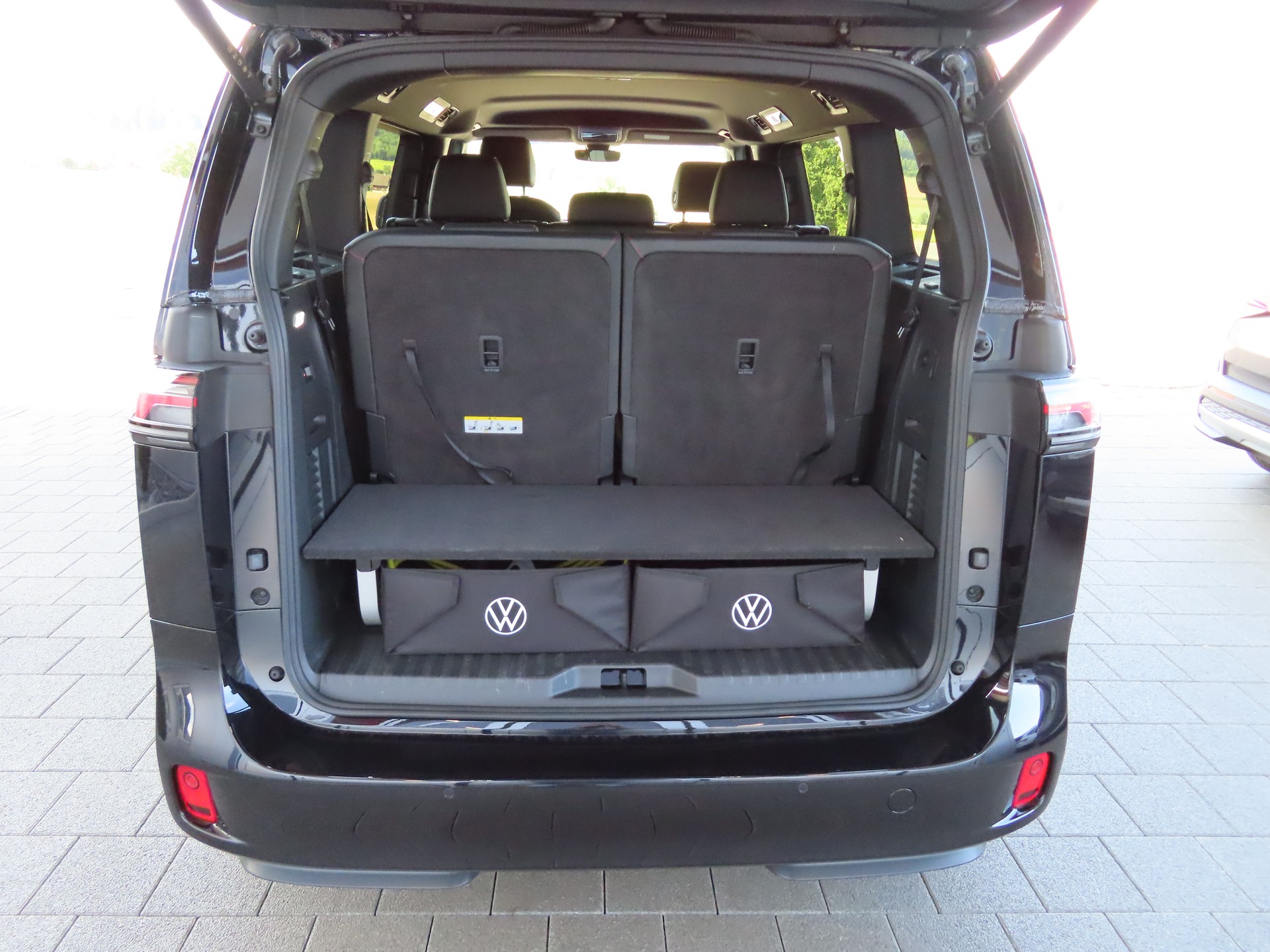 VW ID.Buzz LWB GTX 4 Motion-image-13