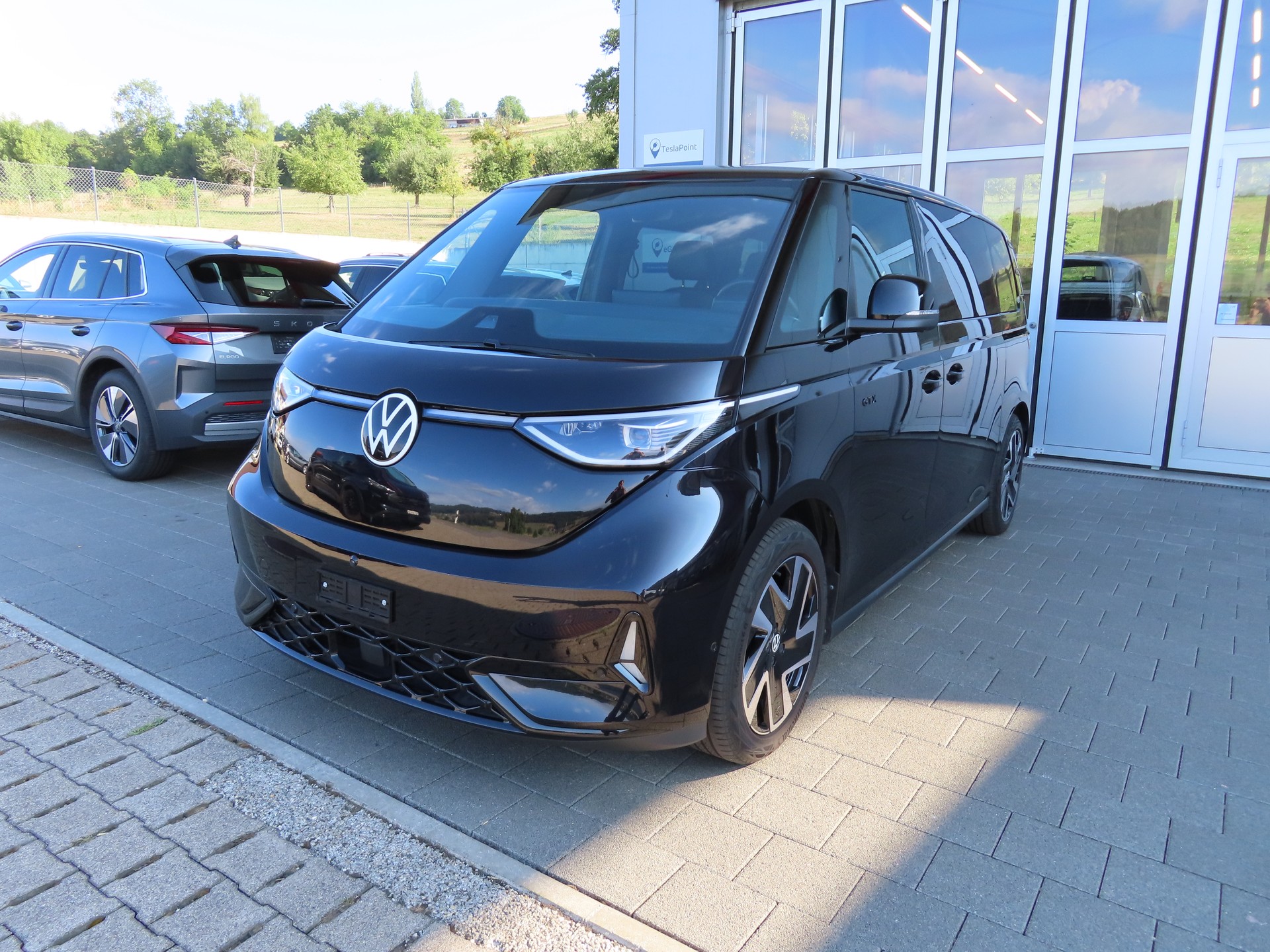 VW ID.Buzz LWB GTX 4 Motion-image-0