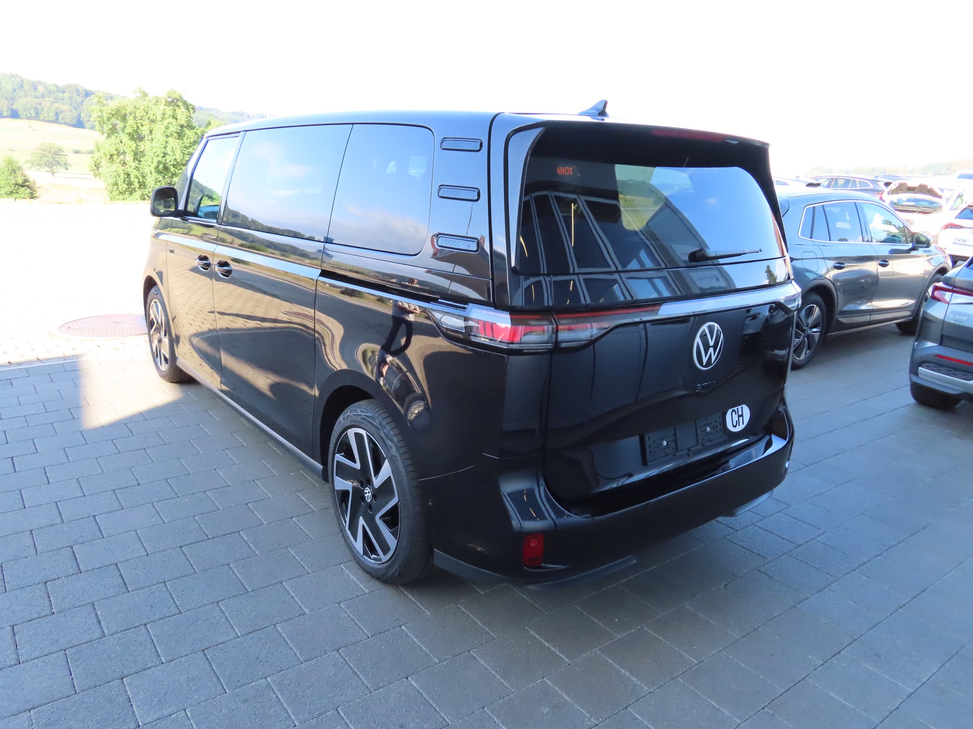 VW ID.Buzz LWB GTX 4 Motion-image-2