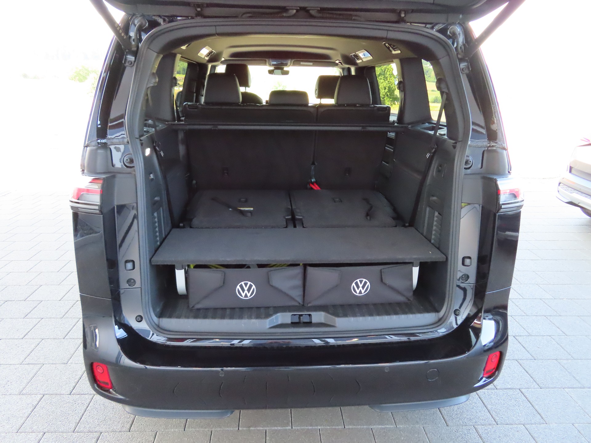 VW ID.Buzz LWB GTX 4 Motion-image-12