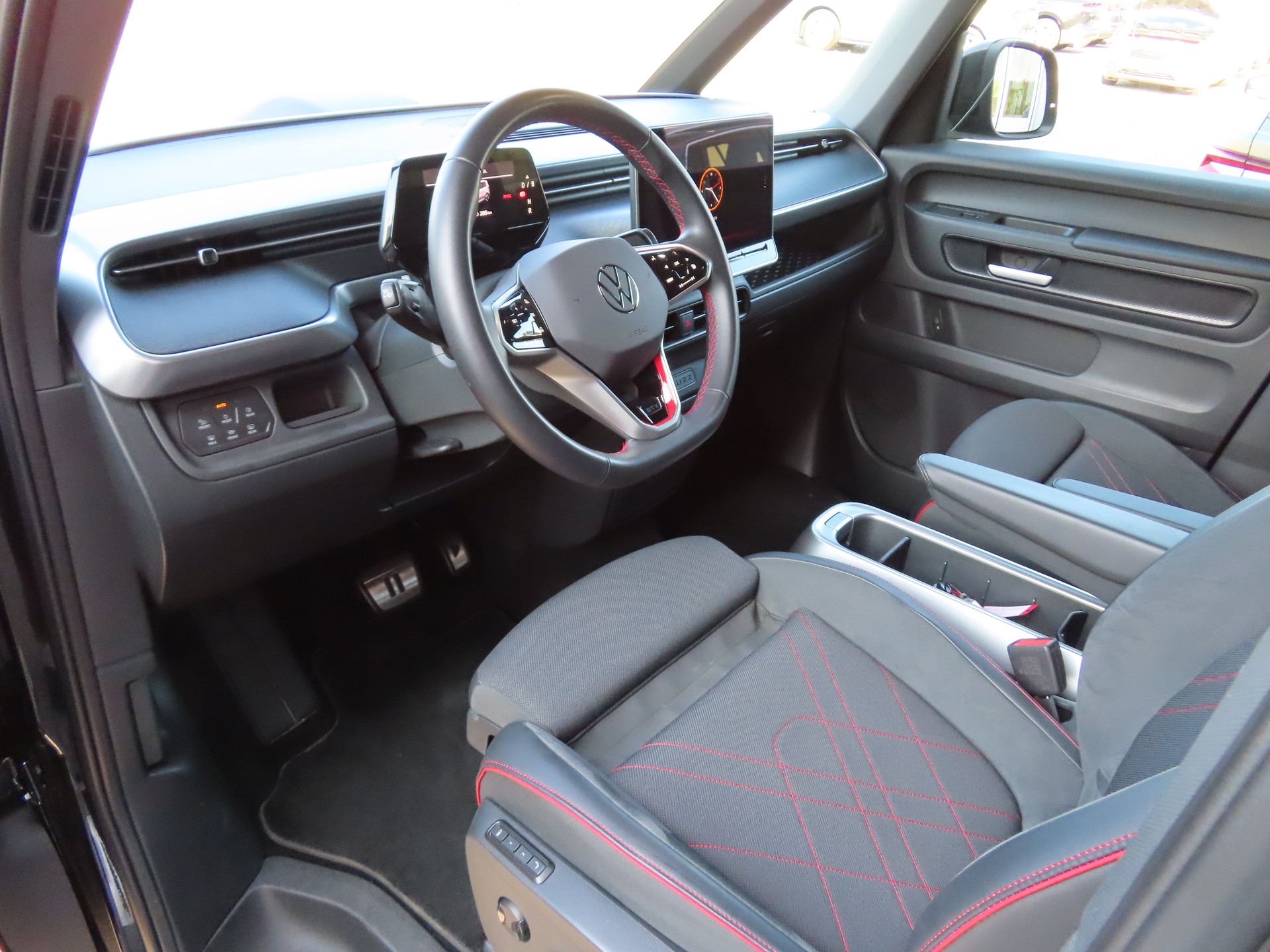 VW ID.Buzz LWB GTX 4 Motion-image-9
