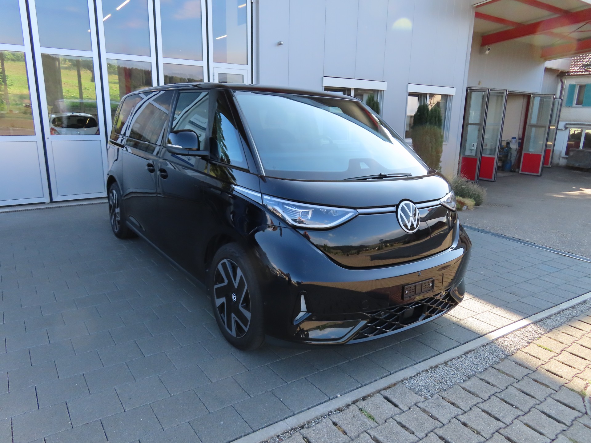 VW ID.Buzz LWB GTX 4 Motion-image-4