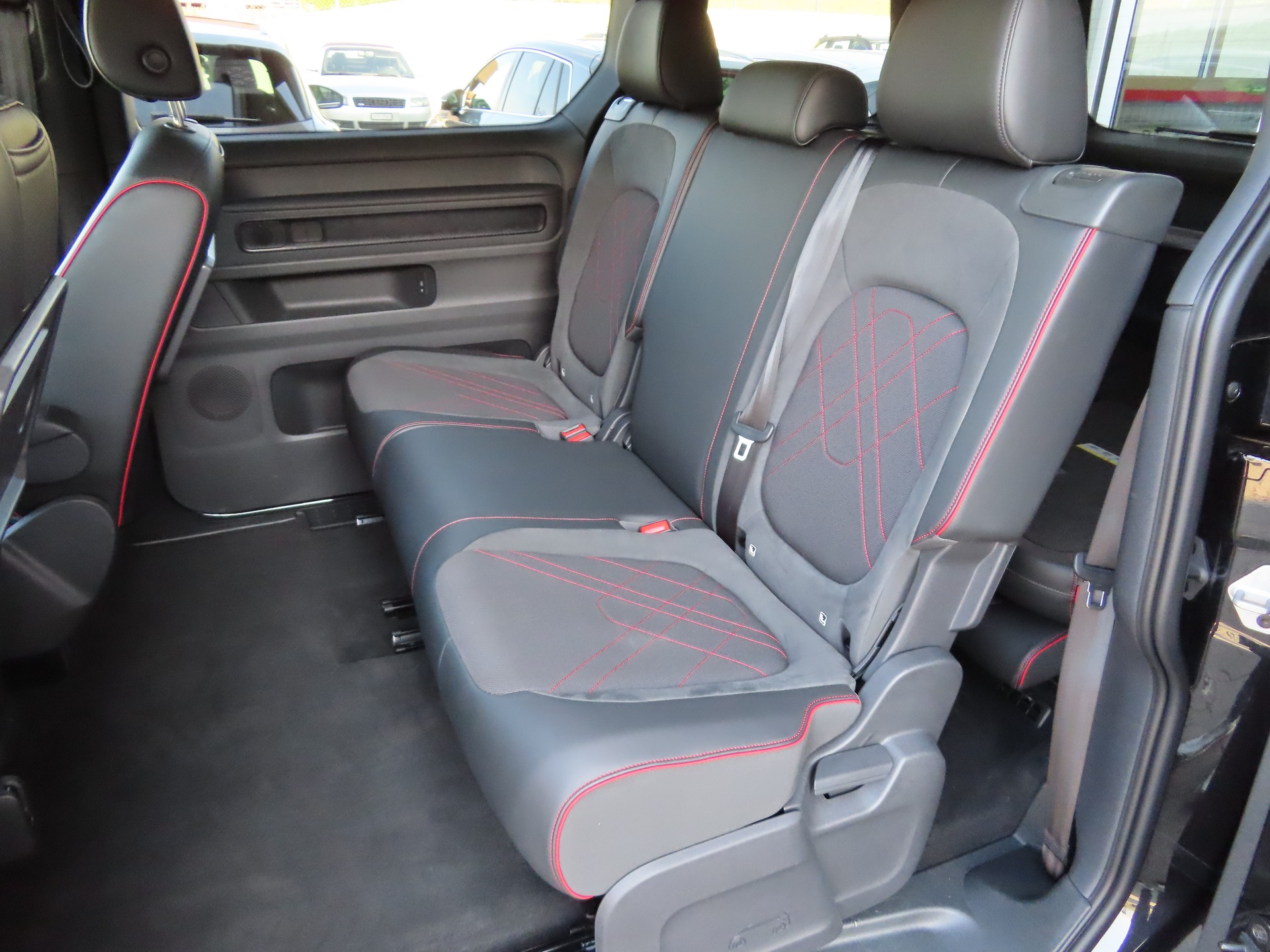 VW ID.Buzz LWB GTX 4 Motion-image-11