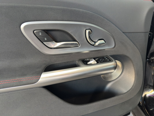MERCEDES-BENZ GLB 350 85kWh EQ 4 Matic-image-9