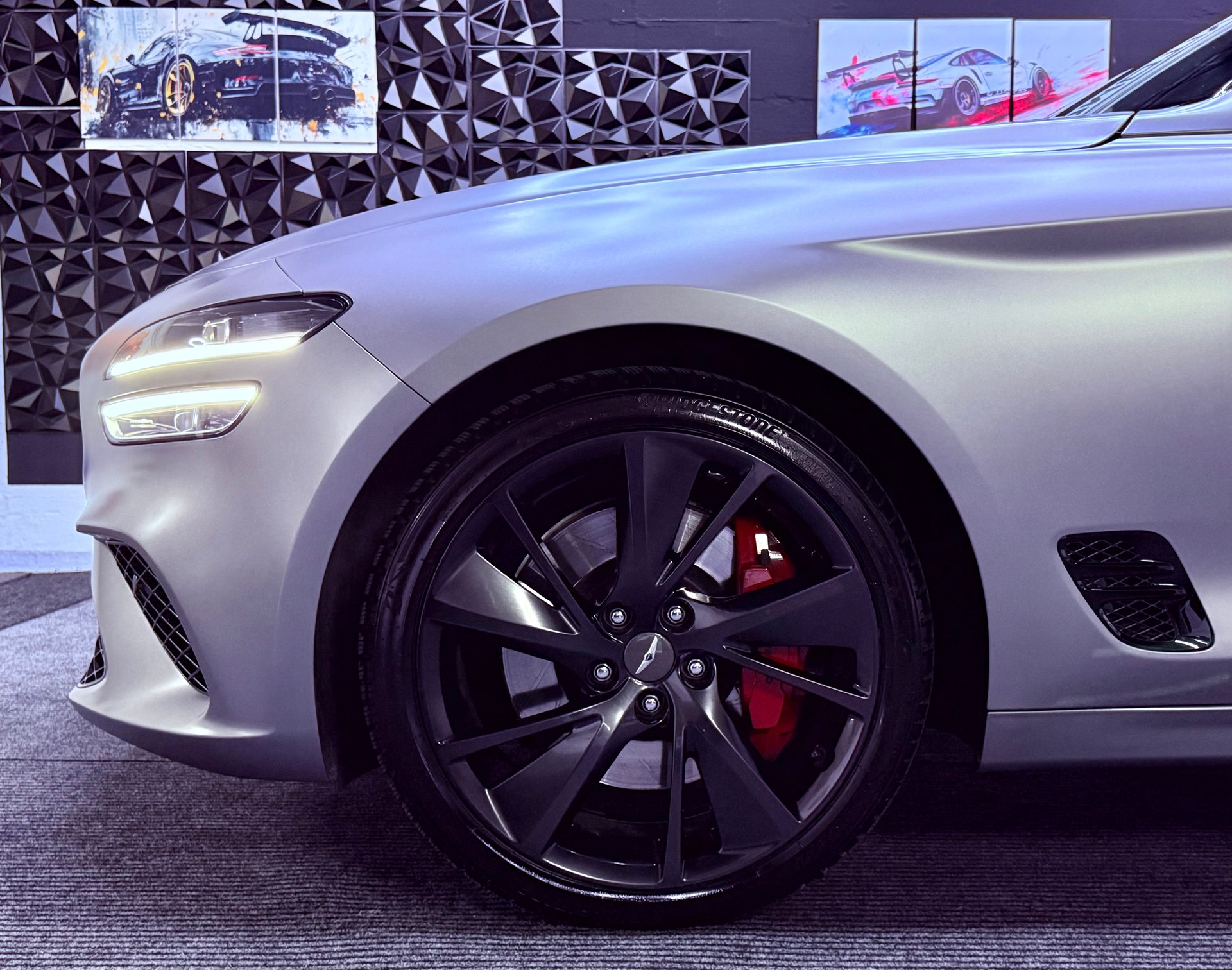 GENESIS G70 2.0 TGDI Sport AT8 AWD * BOND SILVER SANDSTORM GRAY (MATT)-image-12