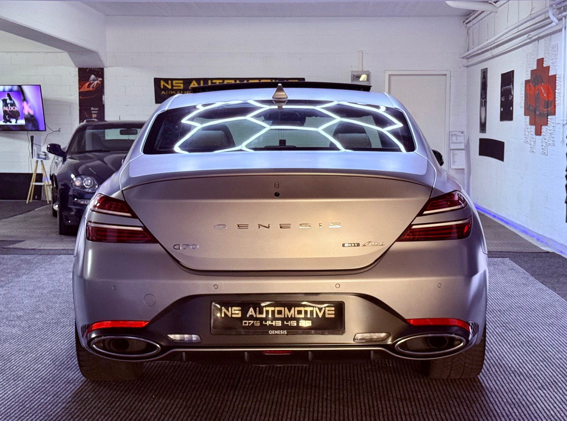 GENESIS G70 2.0 TGDI Sport AT8 AWD * BOND SILVER SANDSTORM GRAY (MATT)-image-4