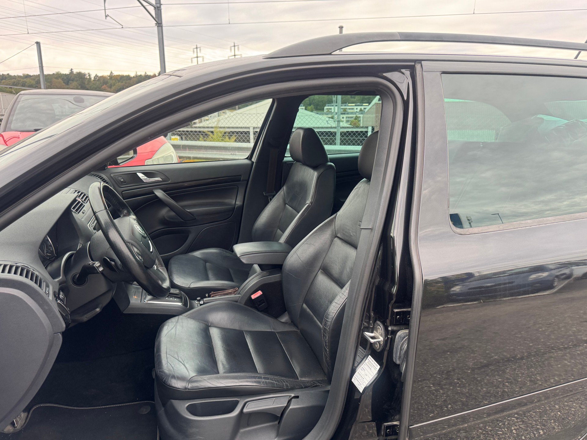 SKODA Octavia Combi 2.0 TSI RS DSG-image-9