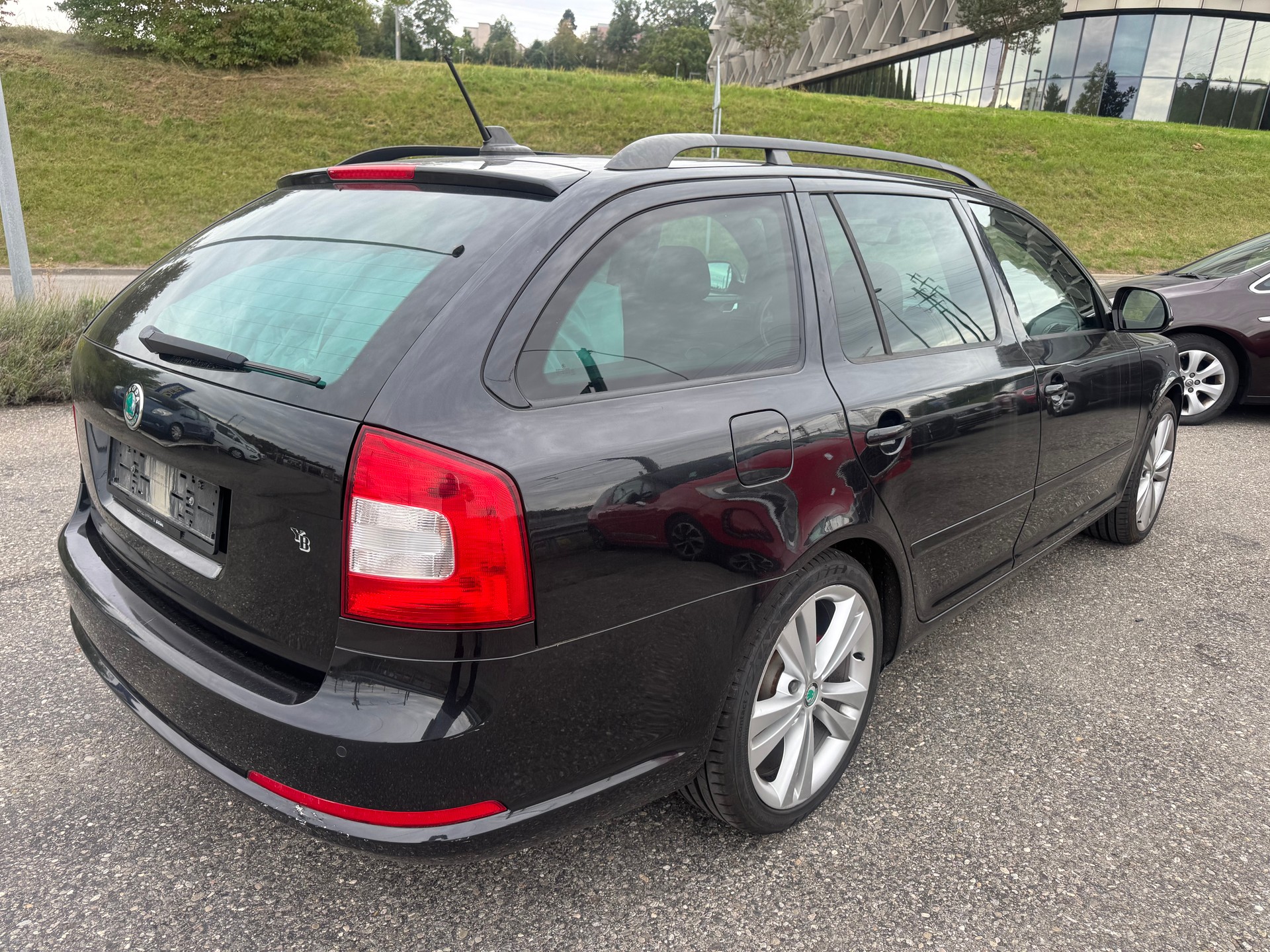 SKODA Octavia Combi 2.0 TSI RS DSG-image-3