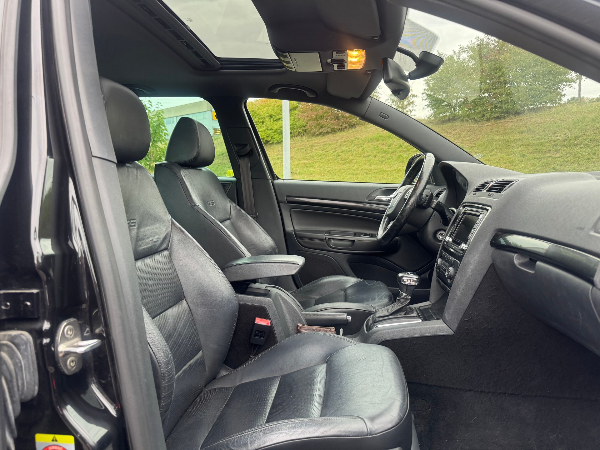 SKODA Octavia Combi 2.0 TSI RS DSG-image-7