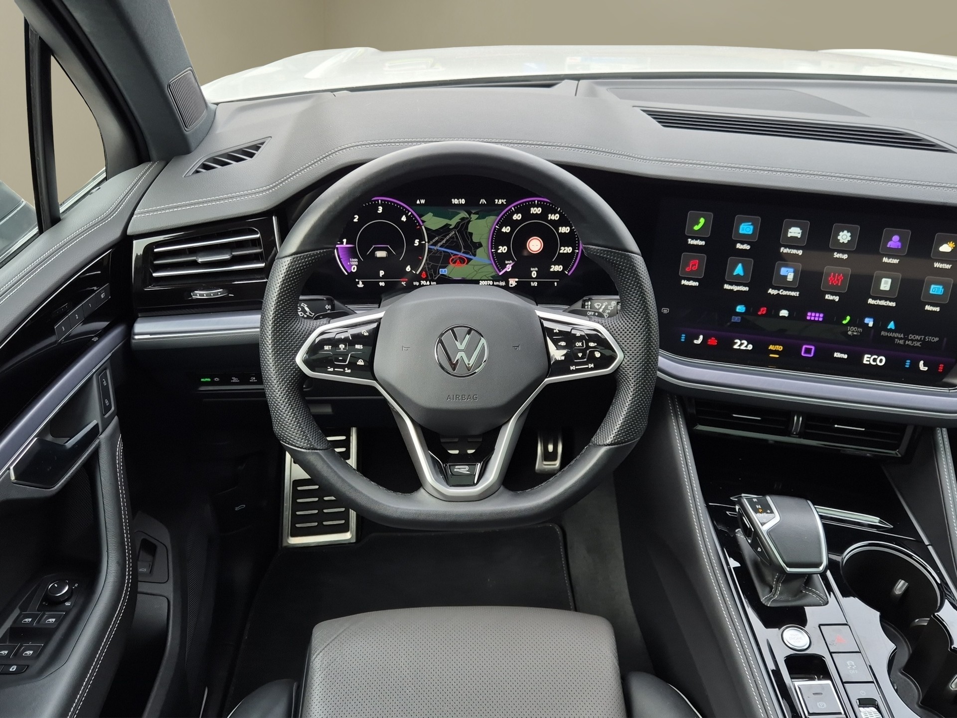 VW Touareg 3.0 TDI R-Line Tiptronic-image-11