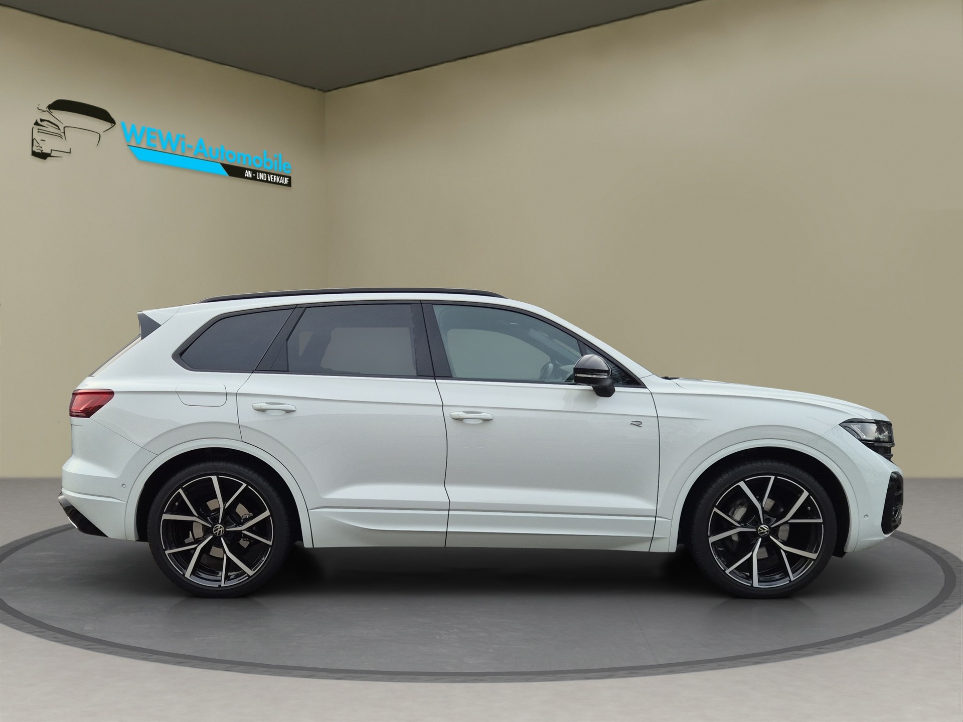 VW Touareg 3.0 TDI R-Line Tiptronic-image-5