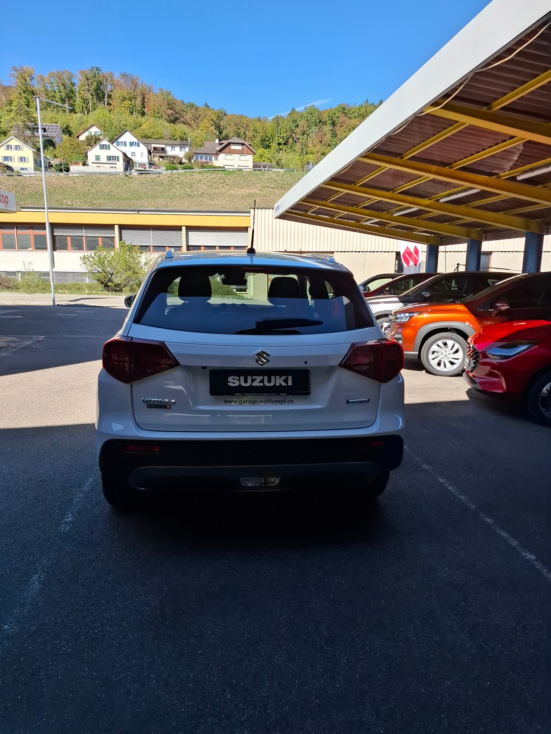 SUZUKI Vitara 1.4 Boosterjet Compact Top 4x4 Hybrid Automatic-image-2