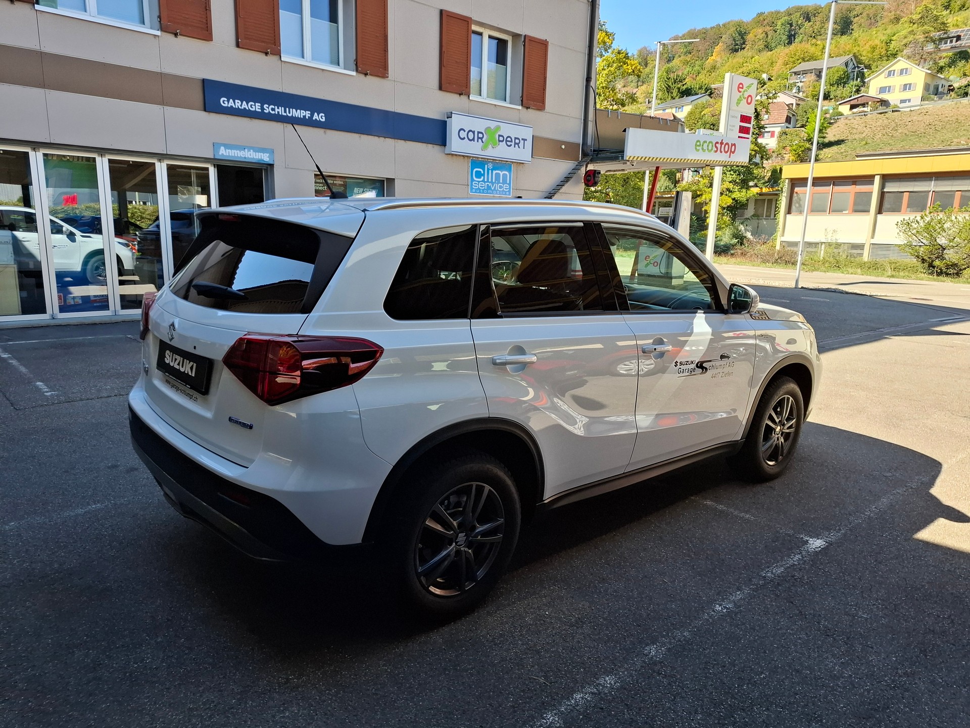 SUZUKI Vitara 1.4 Boosterjet Compact Top 4x4 Hybrid Automatic-image-3