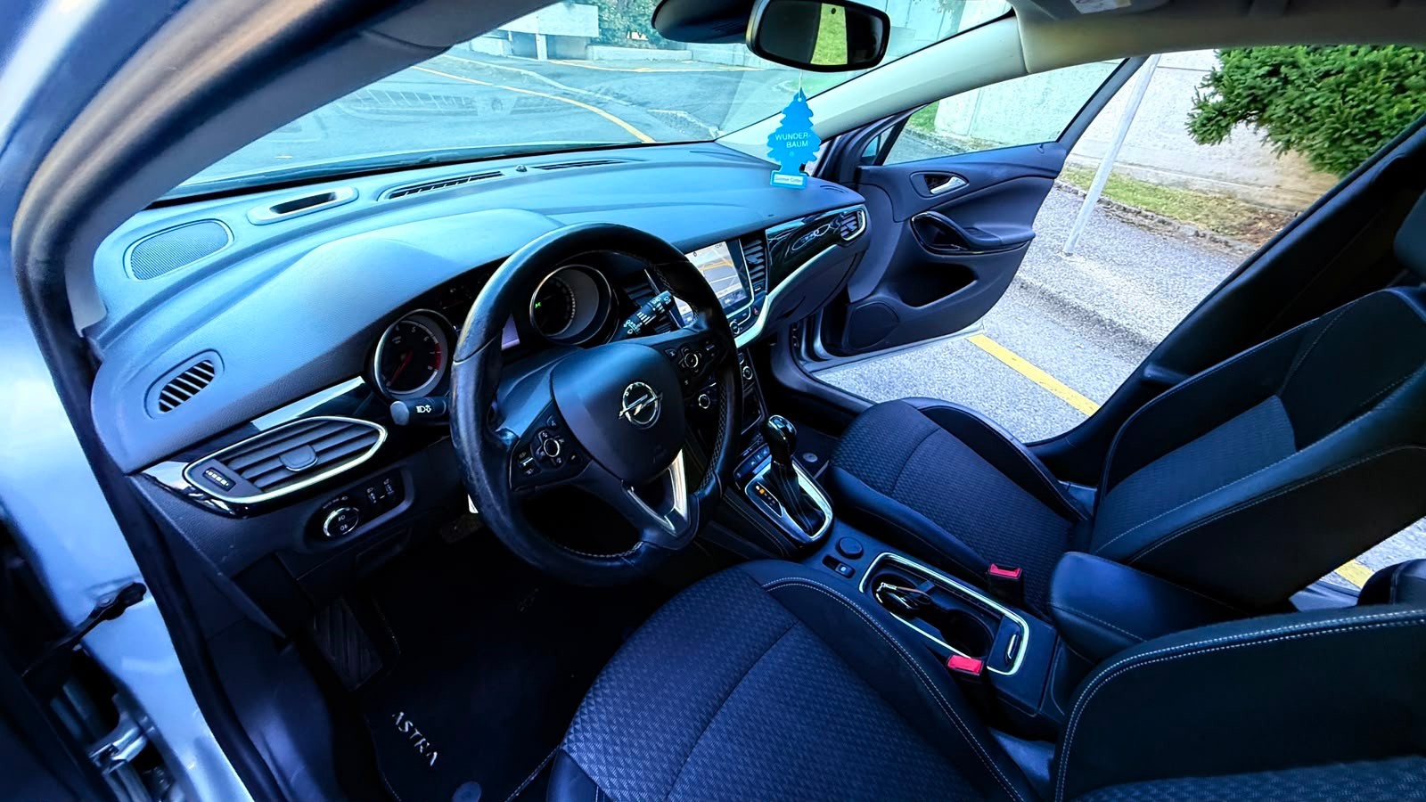 OPEL Astra 1.4i Turbo Excellence Automatic-image-10