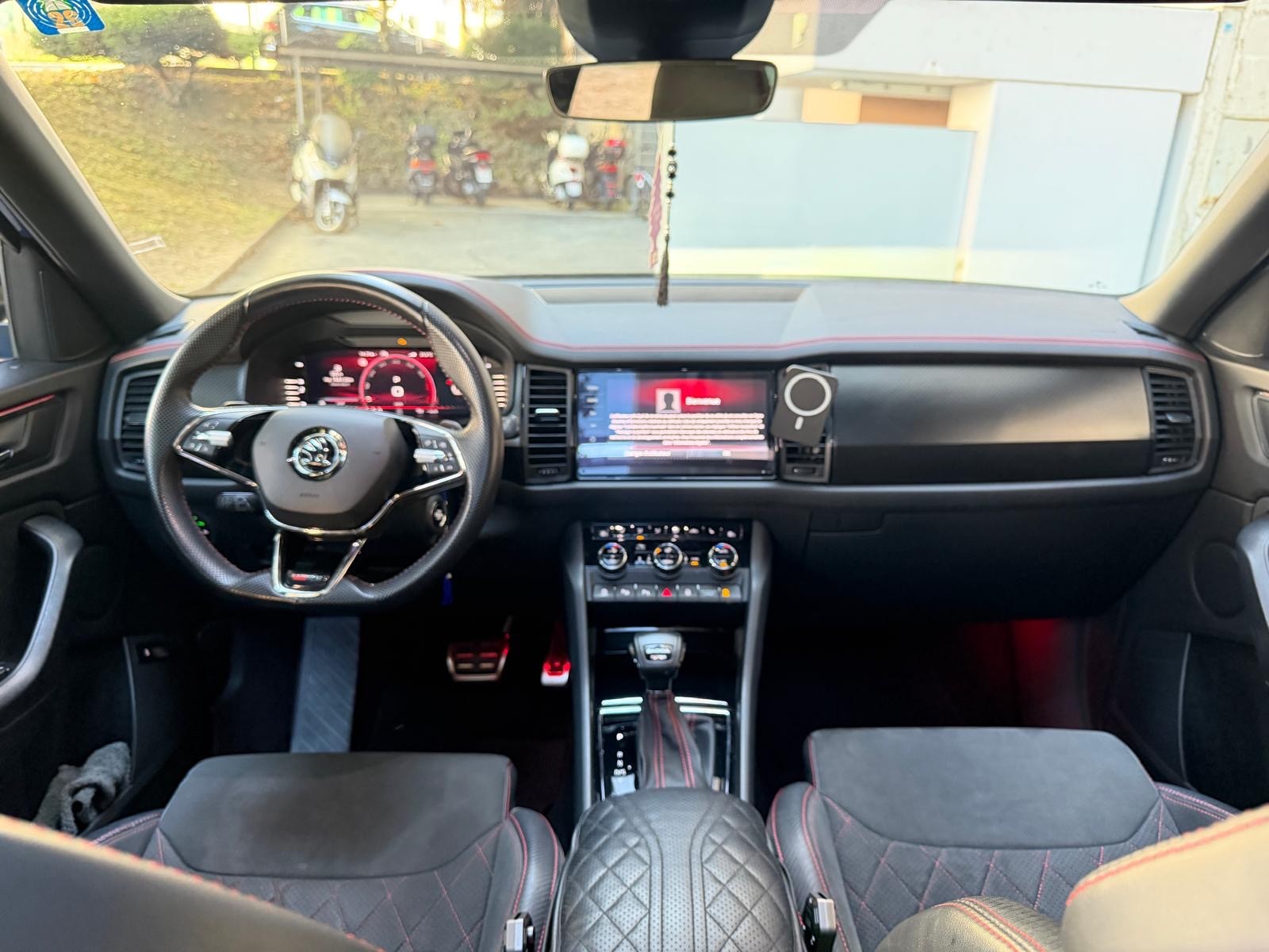 SKODA Kodiaq 2.0 TSI 4x4 RS-image-8
