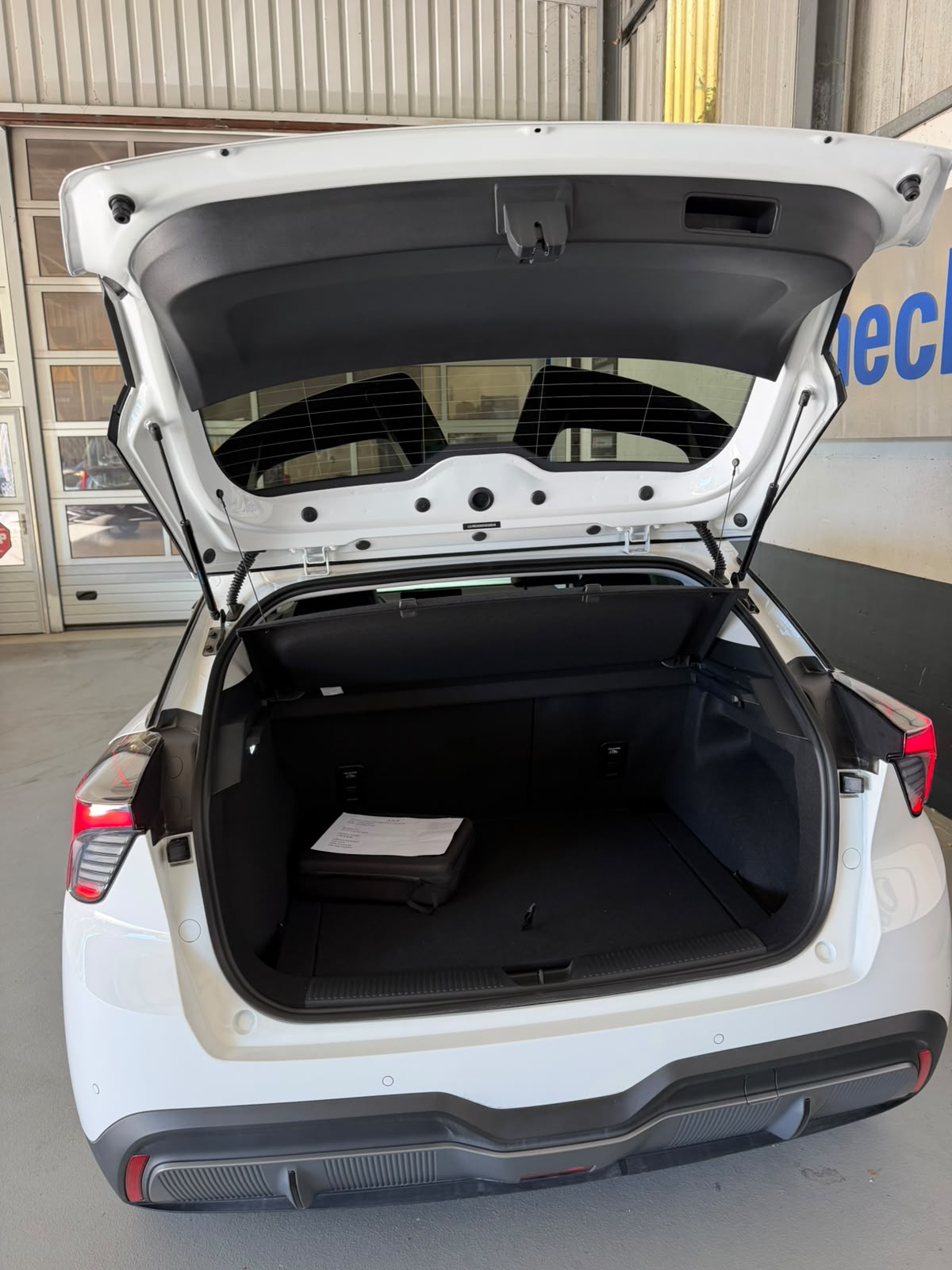 MG 4 EV 64KWh Luxury-image-9