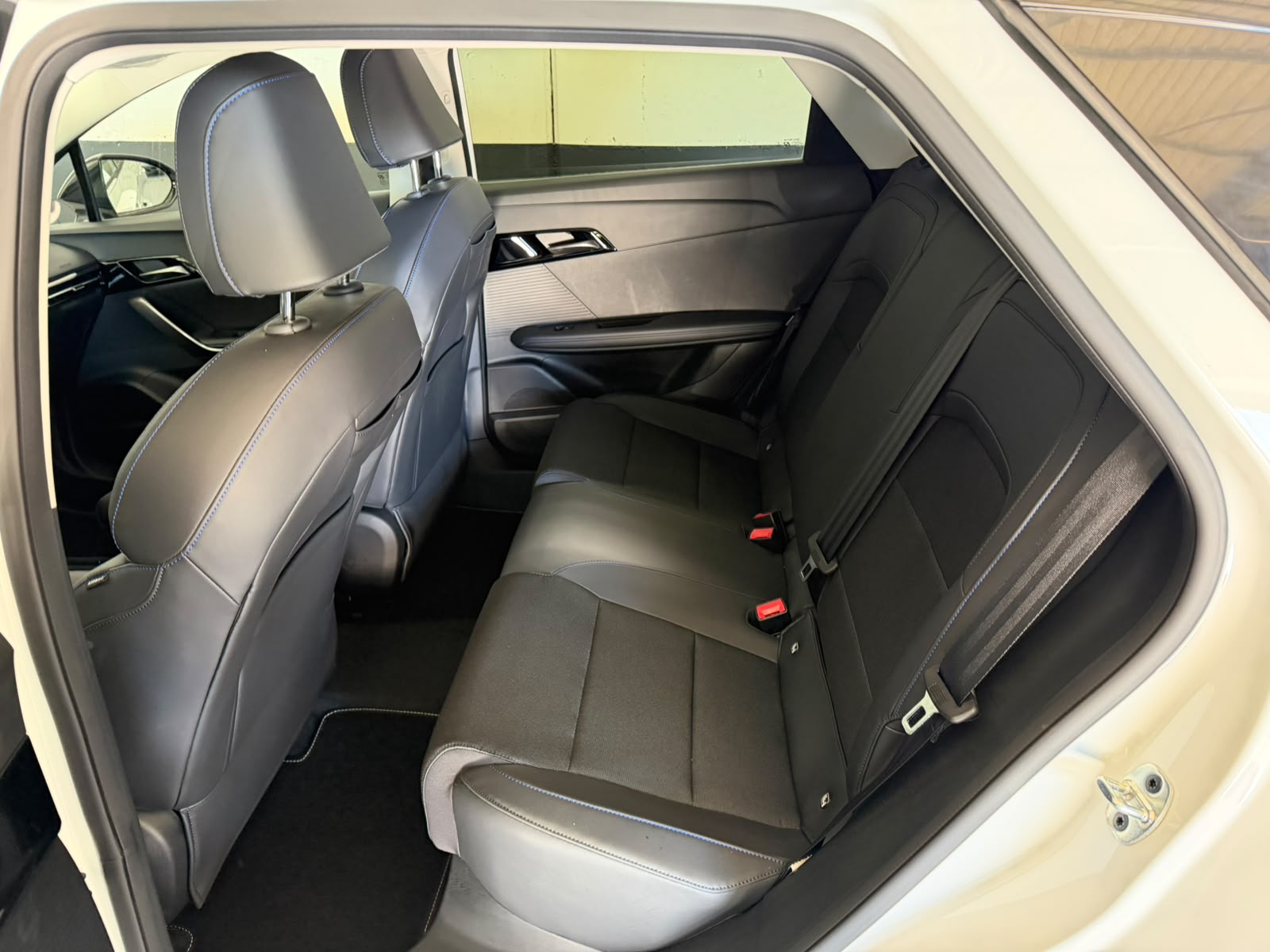 MG 4 EV 64KWh Luxury-image-12