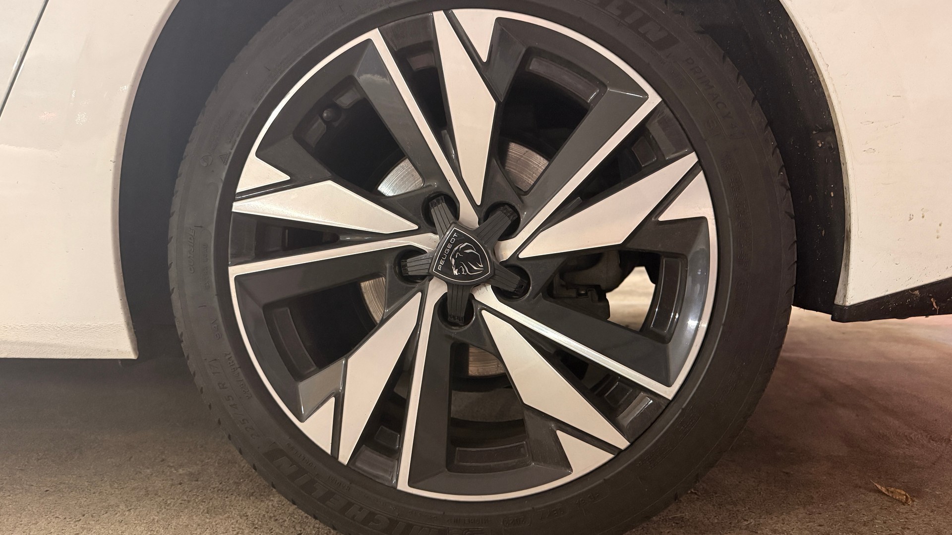 PEUGEOT 308 SW 1.5 BlueHDI Allure Pack EAT8 | CH-Fahrzeug | 360° | AHK | 8-fach-image-9