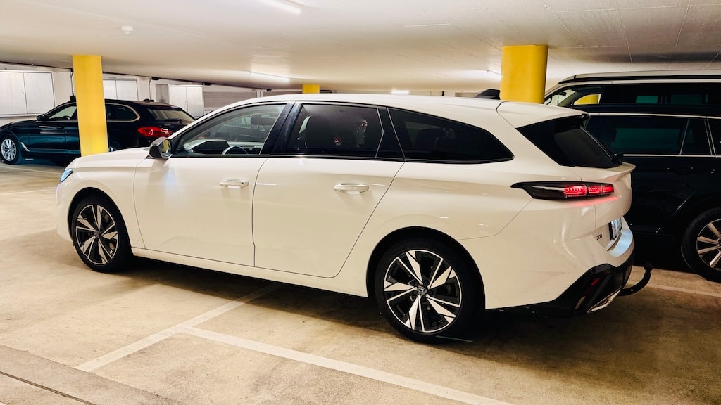 PEUGEOT 308 SW 1.5 BlueHDI Allure Pack EAT8 | CH-Fahrzeug | 360° | AHK | 8-fach-image-1
