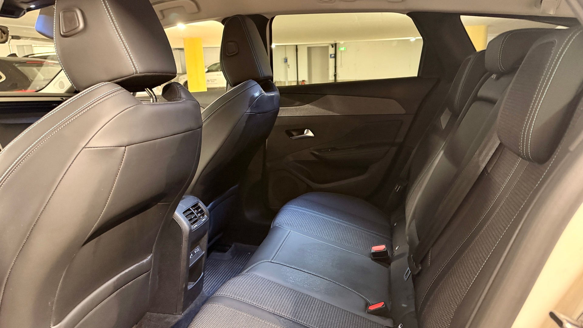 PEUGEOT 308 SW 1.5 BlueHDI Allure Pack EAT8 | CH-Fahrzeug | 360° | AHK | 8-fach-image-6