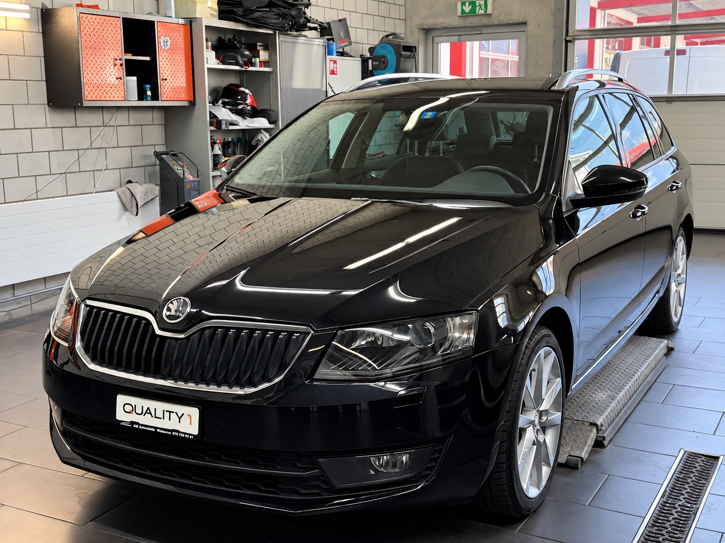 SKODA Octavia Combi 1.8 TSI Elegance DSG-image-1