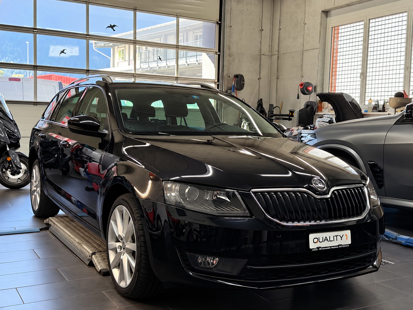 SKODA Octavia Combi 1.8 TSI Elegance DSG-image-2