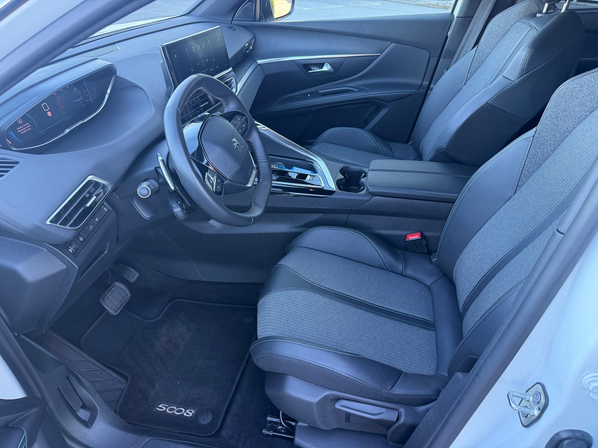 PEUGEOT 5008 1.5 BlueHDi Allure Pack EAT8-image-5