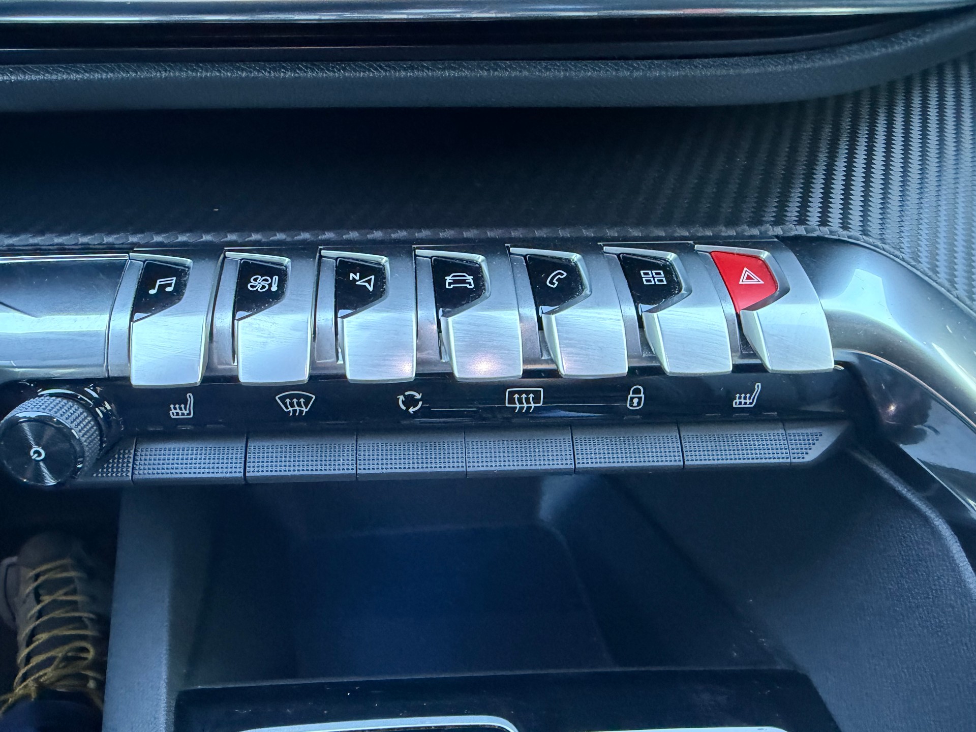 PEUGEOT 5008 1.5 BlueHDi Allure Pack EAT8-image-9