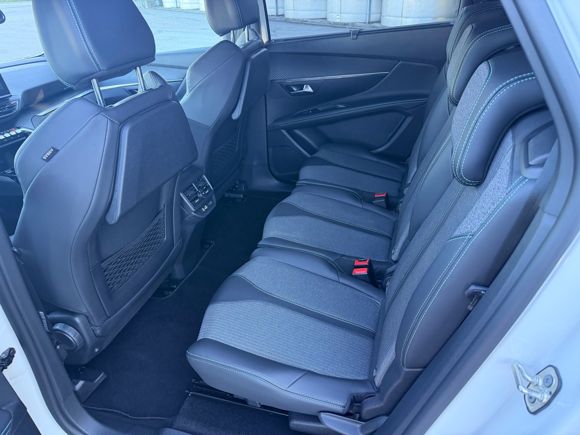 PEUGEOT 5008 1.5 BlueHDi Allure Pack EAT8-image-6