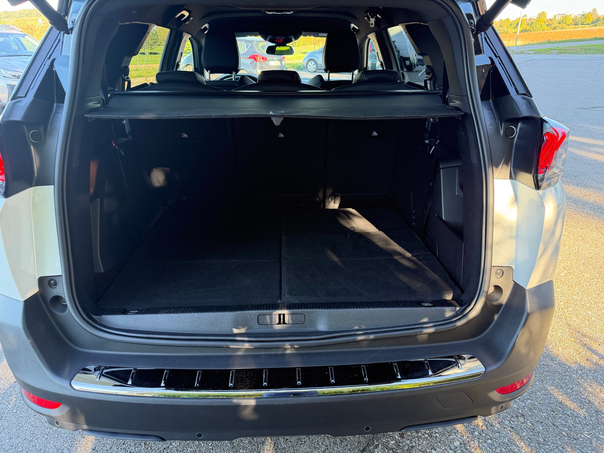 PEUGEOT 5008 1.5 BlueHDi Allure Pack EAT8-image-4