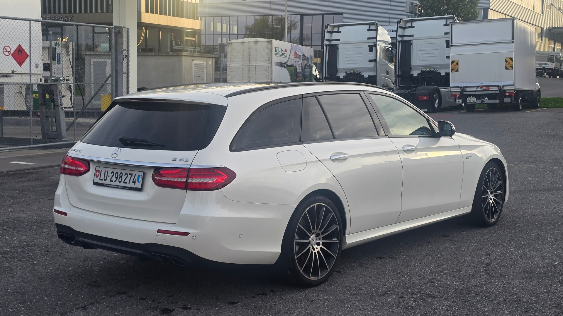 MERCEDES-BENZ E 43 AMG 4 Matic 9G-Tronic-showroom-element-3