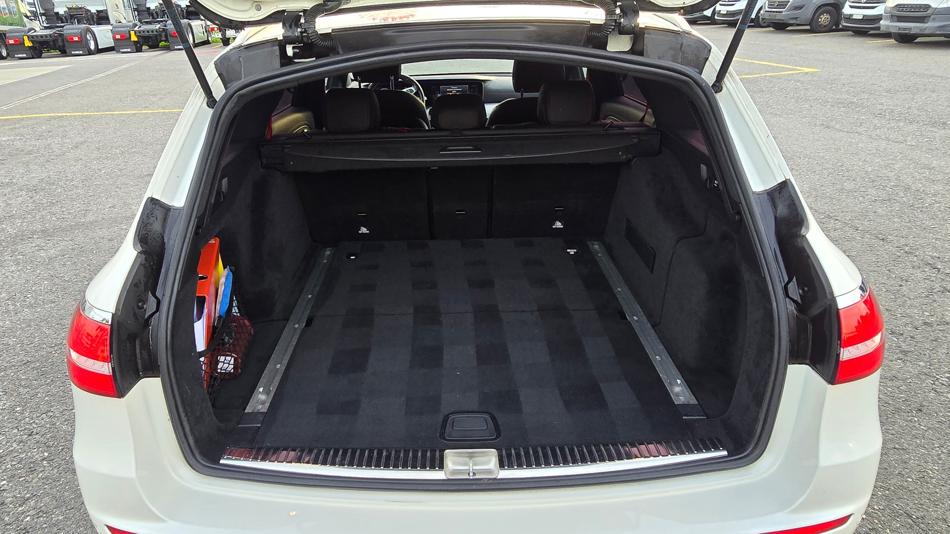 MERCEDES-BENZ E 43 AMG 4 Matic 9G-Tronic-image-8