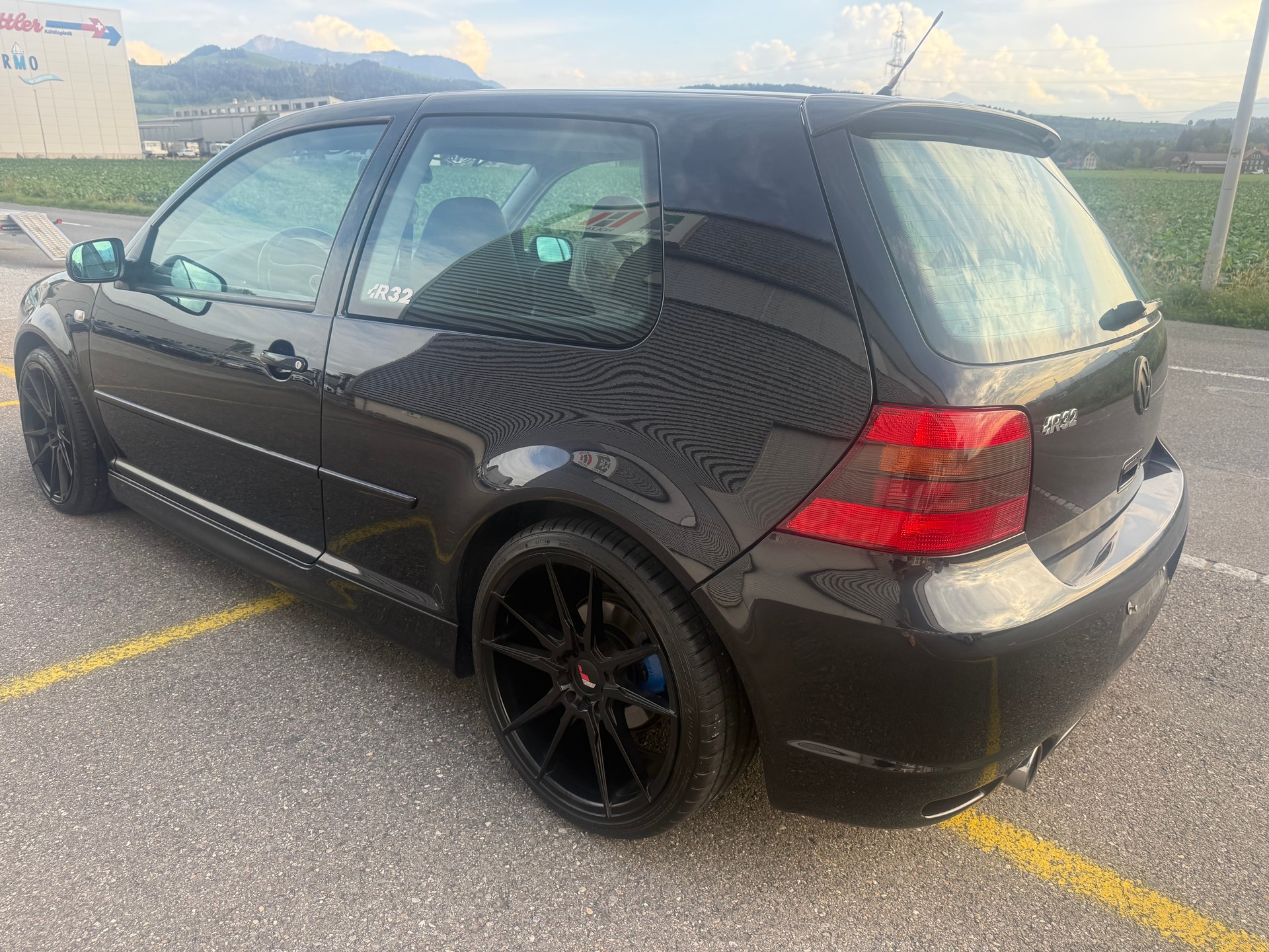 VW Golf R32 4Motion-image-4
