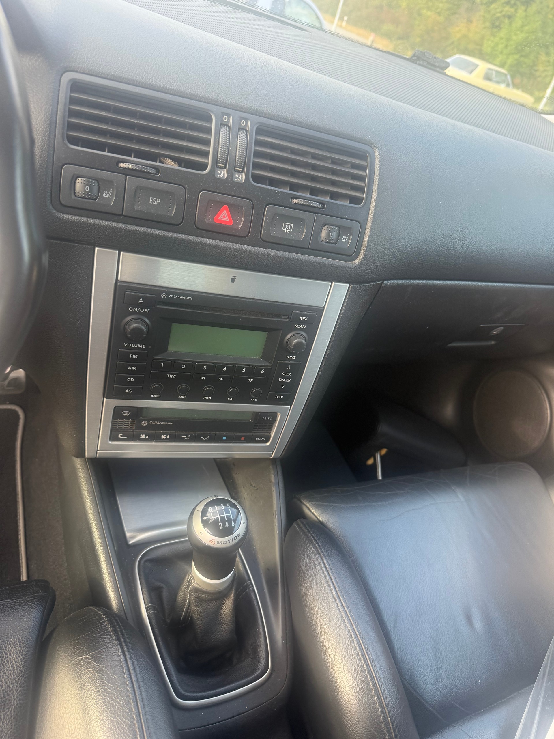 VW Golf R32 4Motion-image-6